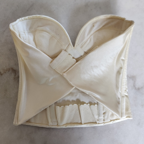 Wonderbra Strapless Seamless Bustier Bra in Satin Ivory Cream 34A - Picture 2 of 4